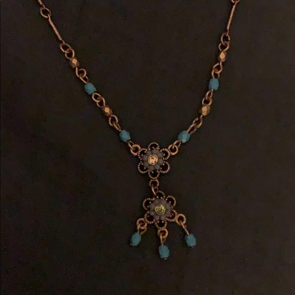 *NWOT* Beautiful Flower Dangle Necklace